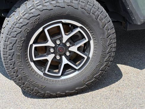 Used 2025 Jeep Gladiator Rubicon w/ Safety Group AWD/4WD image 5