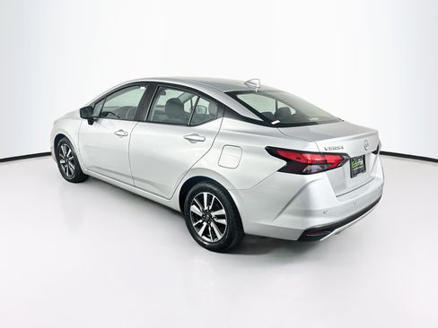 Used 2025 Nissan Versa SV FWD image 5