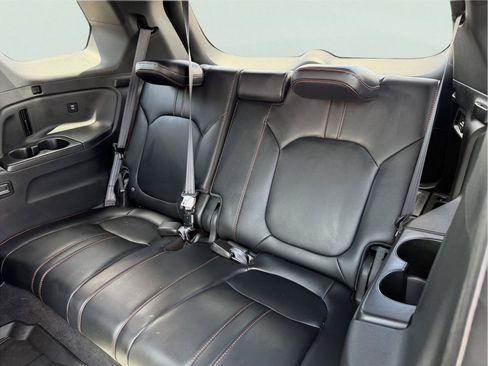 Used 2025 Honda Pilot TrailSport image 18