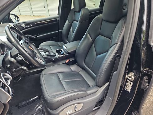 Used 2018 Porsche Cayenne AWD/4WD image 5