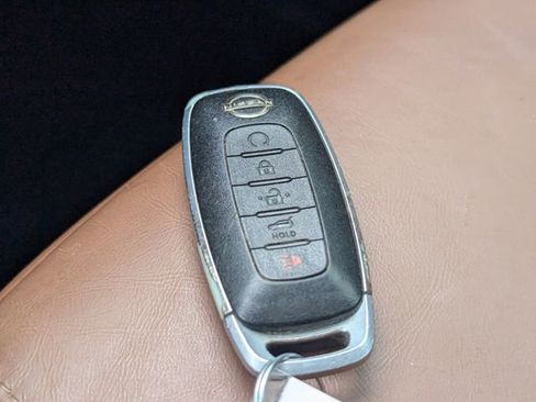 Used 2023 Nissan Pathfinder Platinum w/ Cargo Package image 30