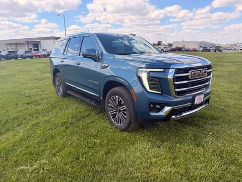Used 2025 GMC Yukon Elevation w/ Elevation Premium Package AWD/4WD image 3
