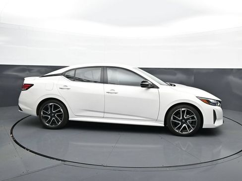 Used 2025 Nissan Sentra SR FWD image 4