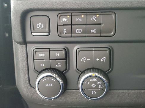 New 2026 Chevrolet Suburban RST image 28