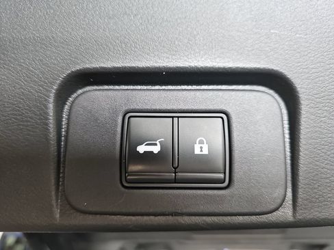 Used 2021 Nissan Rogue SV AWD/4WD image 17