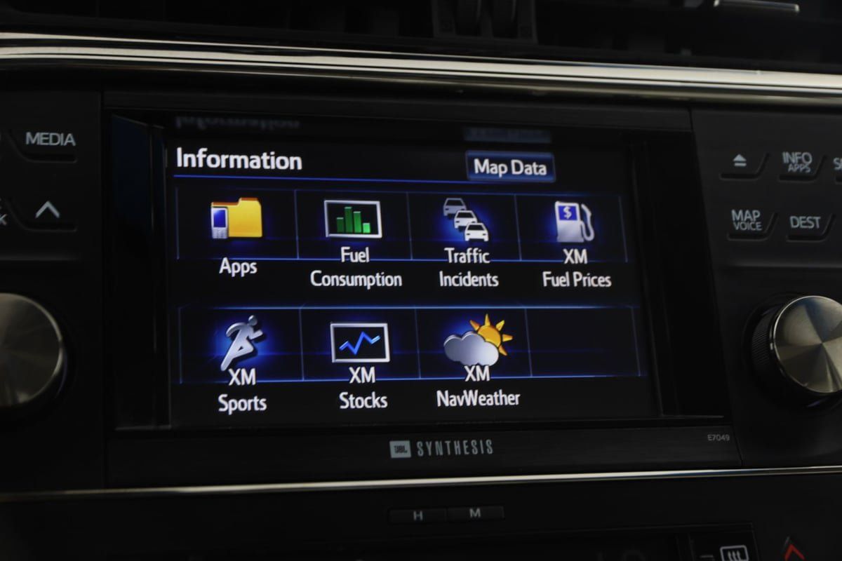Used 2014 Toyota Avalon Limited w/ Technology Package FWD image 28