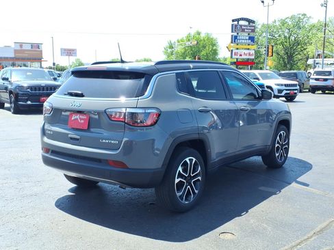 Used 2024 Jeep Compass Limited AWD/4WD image 4