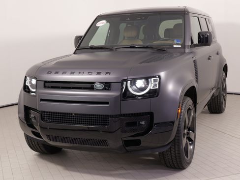 Used 2025 Land Rover Defender 110 V8 AWD/4WD image 4