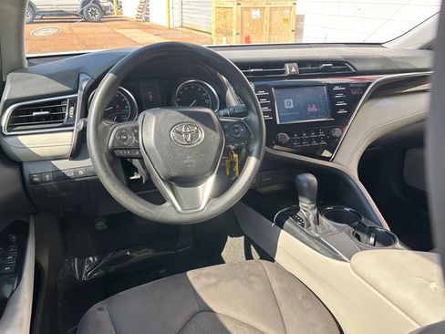 Used 2018 Toyota Camry LE image 4
