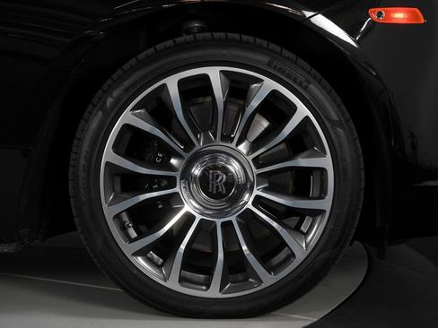 Used 2019 Rolls-Royce Dawn RWD image 26