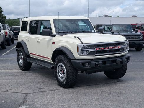 New 2026 Ford Bronco Outer Banks w/ Sasquatch Package AWD/4WD image 2