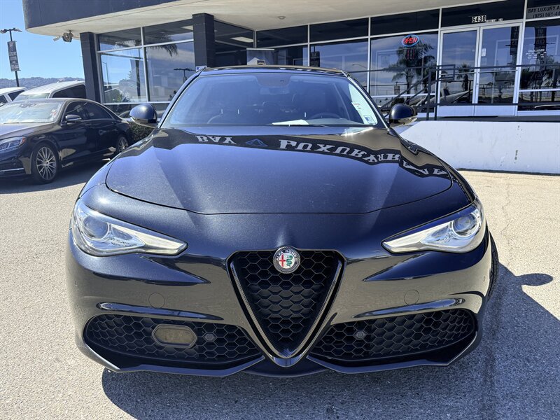 Used 2018 Alfa Romeo Giulia AWD image 2