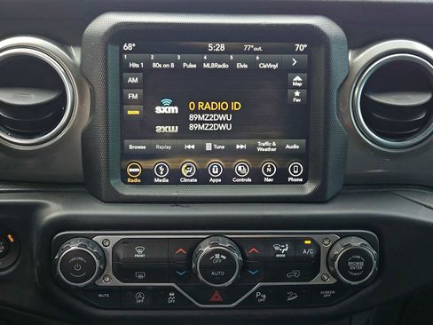 Used 2018 Jeep Wrangler Unlimited Sahara AWD/4WD image 16