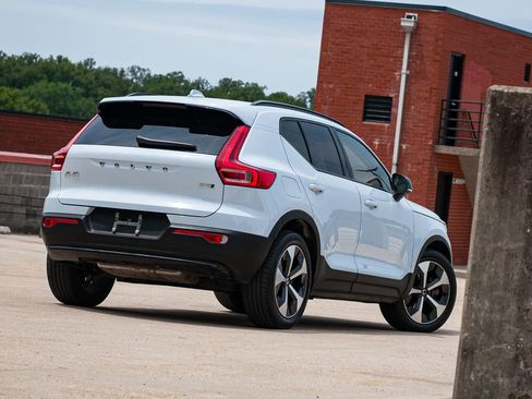Certified 2024 Volvo XC40 B5 Core AWD/4WD image 6