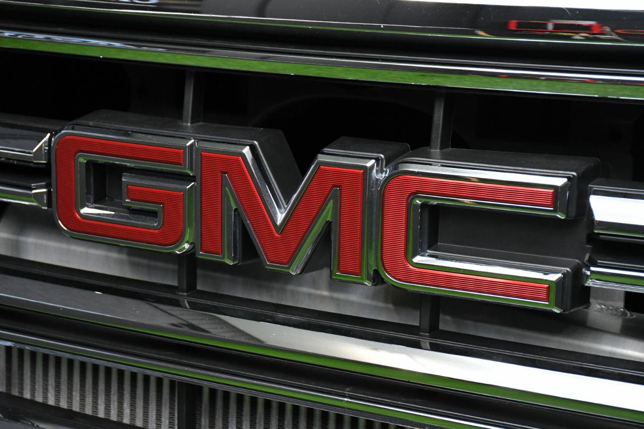 Used 2018 GMC Sierra 1500 SLT AWD/4WD image 2