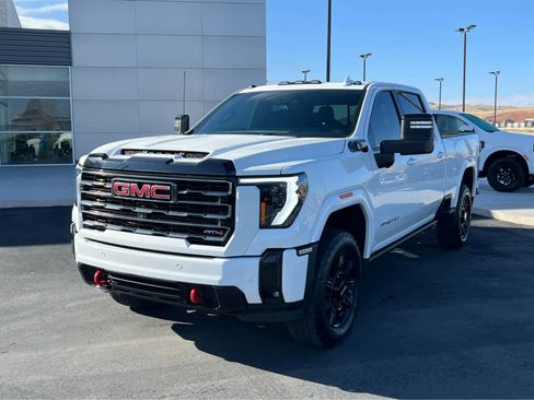 Used 2025 GMC Sierra 3500 AT4 w/ AT4 Premium Plus Package image 2