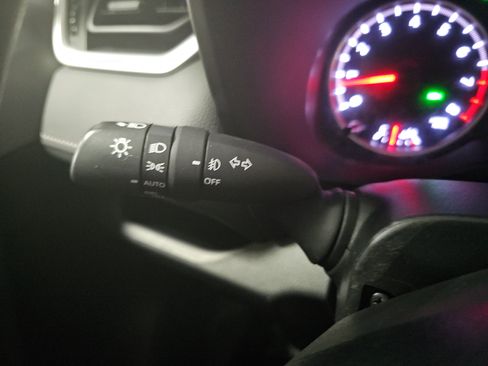 Used 2021 Toyota RAV4 XLE w/ Convenience Package FWD image 25