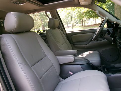 Used 2003 Toyota Sequoia SR5 RWD image 18