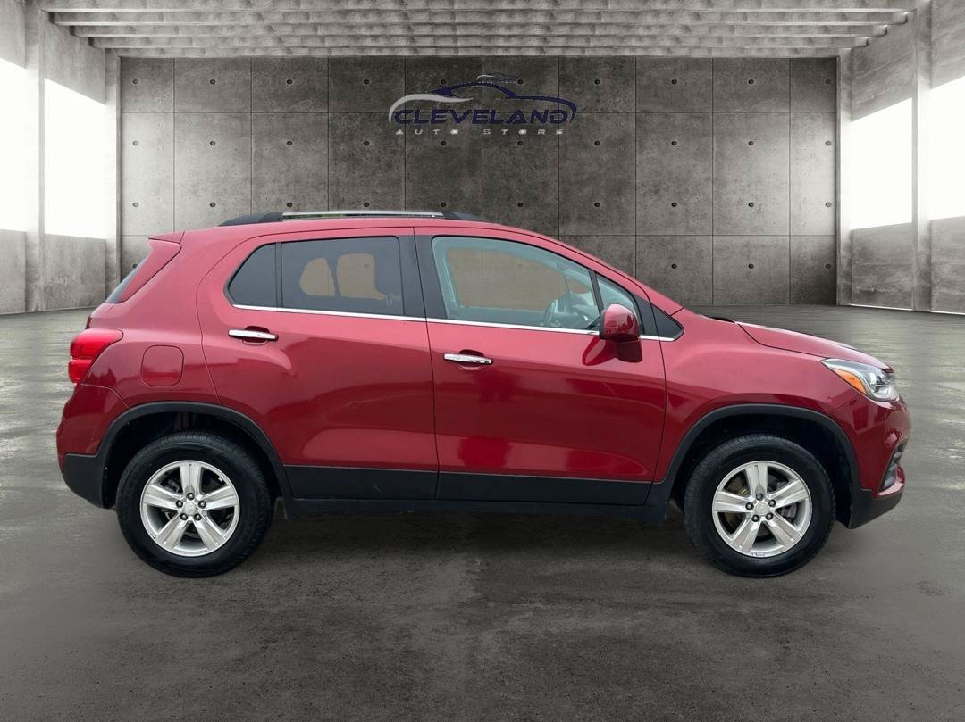 Used 2020 Chevrolet Trax LT w/ Driver Confidence Package AWD/4WD image 2