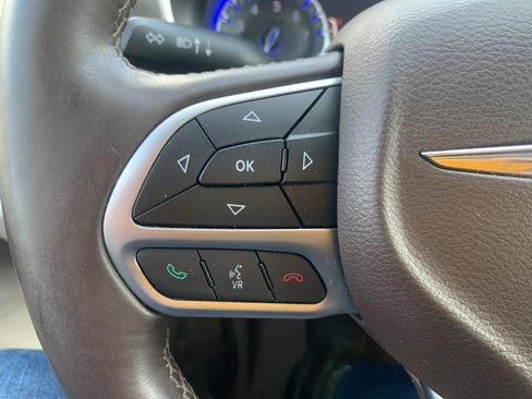 Used 2017 Chrysler Pacifica Touring-L Plus w/ Tire & Wheel Group image 20