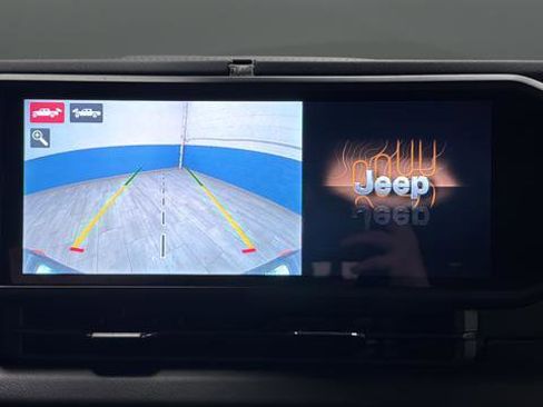 Used 2024 Jeep Gladiator Mojave w/ Technology Group AWD/4WD image 13