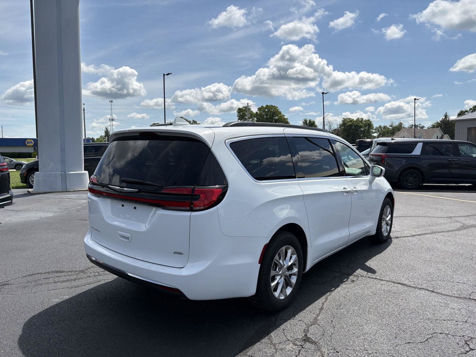 Used 2022 Chrysler Pacifica Touring-L AWD/4WD image 21