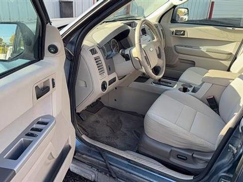 Used 2011 Ford Escape XLT image 11
