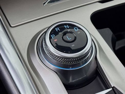 Used 2022 Ford Explorer XLT w/ Equipment Group 202A image 18