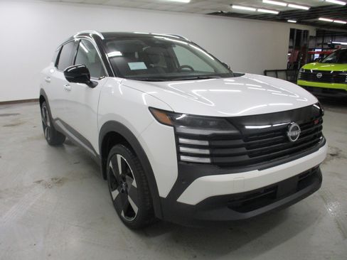 New 2026 Nissan Kicks SR w/ SR Premium Package image 3