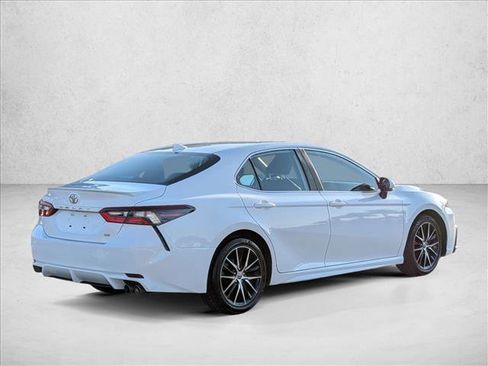Used 2023 Toyota Camry SE image 5