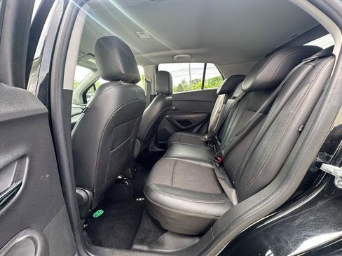 Used 2019 Chevrolet Trax LT w/ LT Convenience Package FWD image 22