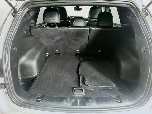 Used 2025 Jeep Compass Limited image 28