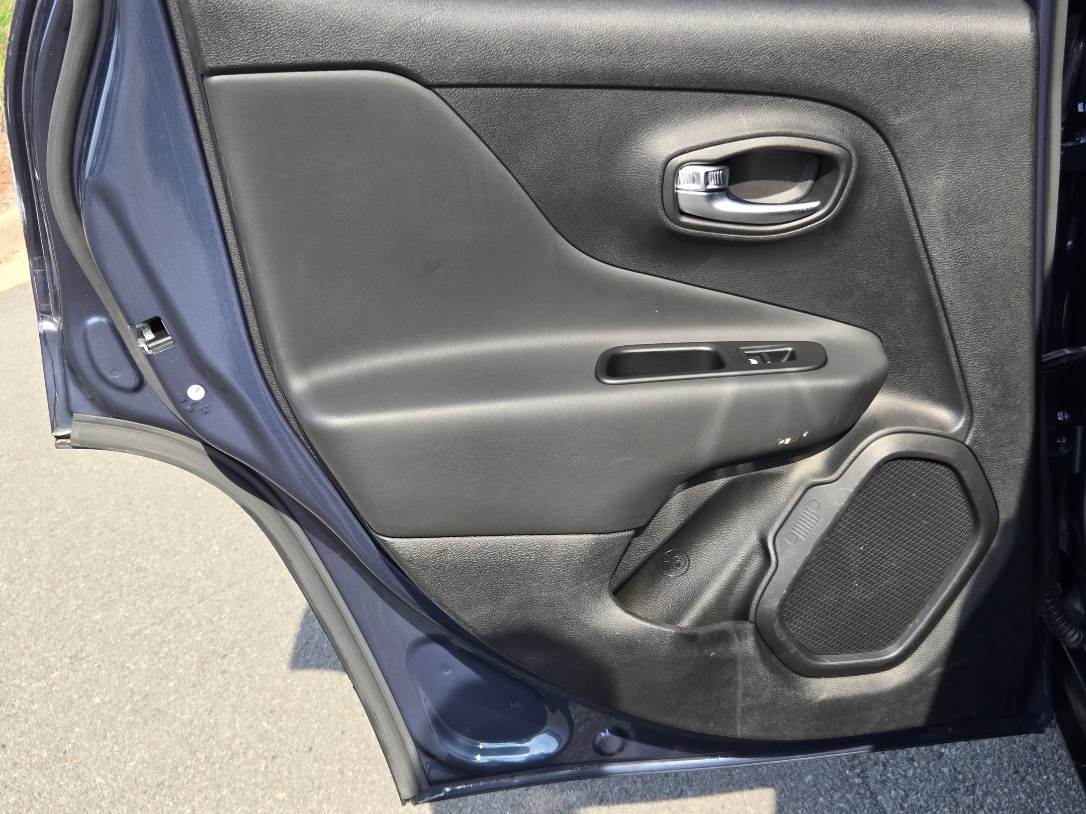 Used 2022 Jeep Renegade Latitude AWD/4WD image 33