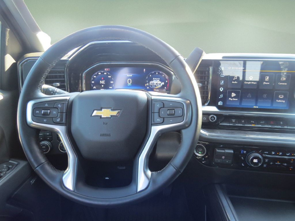 Certified 2025 Chevrolet Silverado 2500 LTZ w/ LTZ Convenience Package AWD/4WD image 17