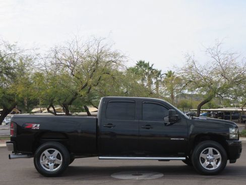 Used 2014 Chevrolet Silverado 2500 LTZ w/ LTZ Plus Package image 3