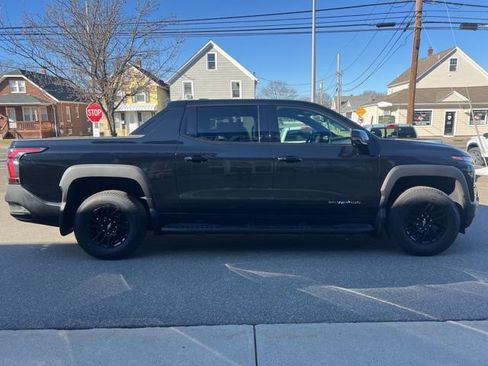 Used 2025 Chevrolet Silverado EV LT AWD/4WD image 7
