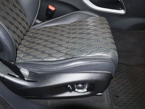 Used 2020 Jaguar F-PACE SVR image 45