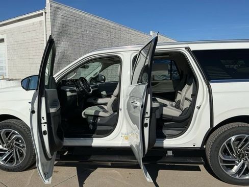 New 2026 Lincoln Navigator L Reserve image 11