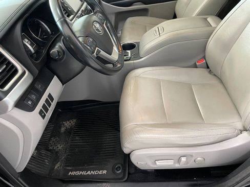 Used 2017 Toyota Highlander XLE image 17