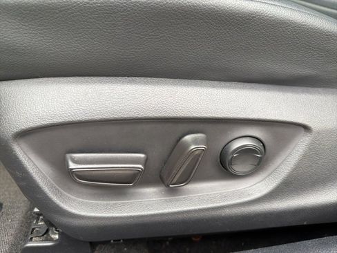 Used 2020 Toyota Camry SE image 10