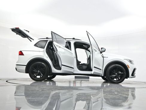 Used 2023 Volkswagen Tiguan SE R-Line FWD image 52