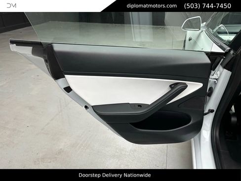 Used 2020 Tesla Model 3 Performance image 28