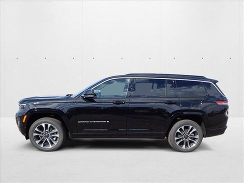New 2025 Jeep Grand Cherokee L Overland w/ Luxury Tech Group IV image 2