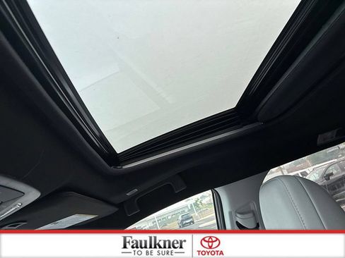 Used 2025 Toyota Sienna XSE w/ XSE Plus Package AWD/4WD image 31