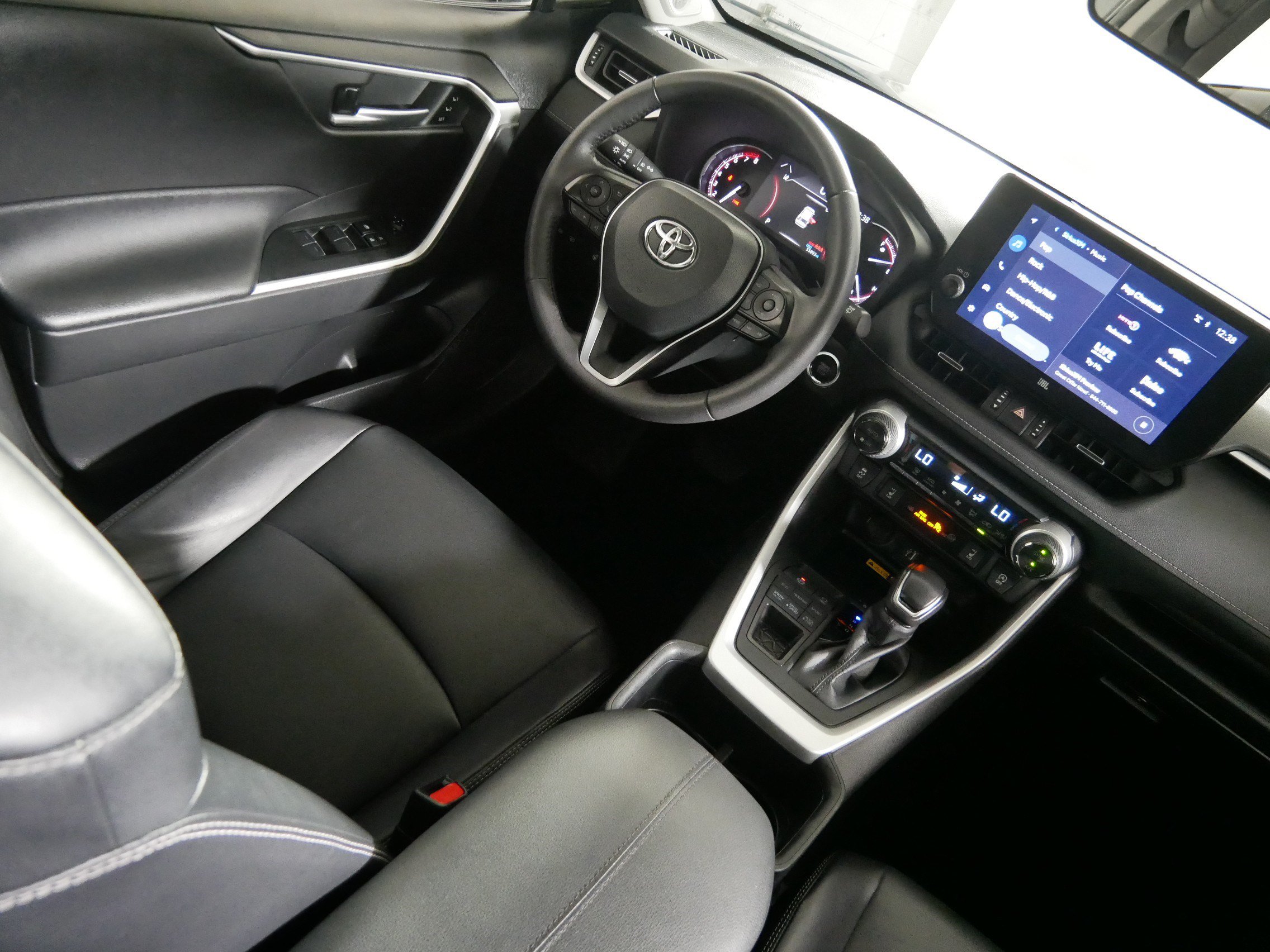 Used 2024 Toyota RAV4 XLE Premium w/ Weather Package AWD/4WD image 9