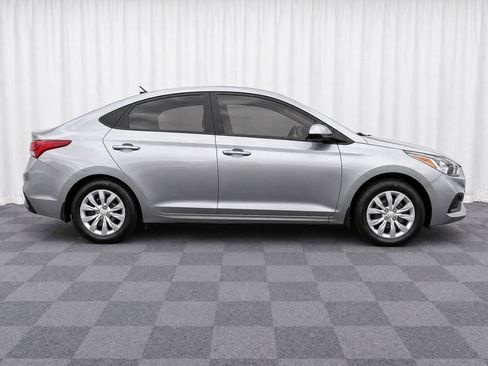 Used 2022 Hyundai Accent SE w/ Cargo Package FWD image 2