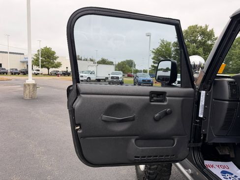 Used 2004 Jeep Wrangler Rubicon w/ Dual Top Group AWD/4WD image 25