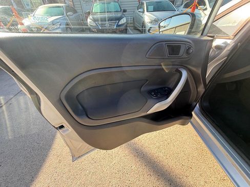 Used 2013 Ford Fiesta SE image 34