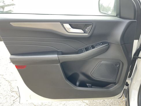 Used 2024 Ford Escape SE image 12