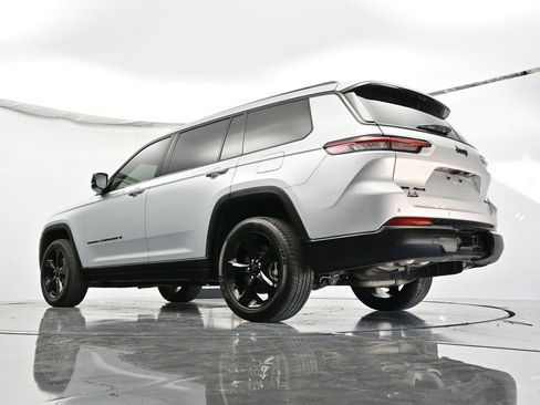 Used 2023 Jeep Grand Cherokee L Limited w/ Luxury Tech Group II image 41